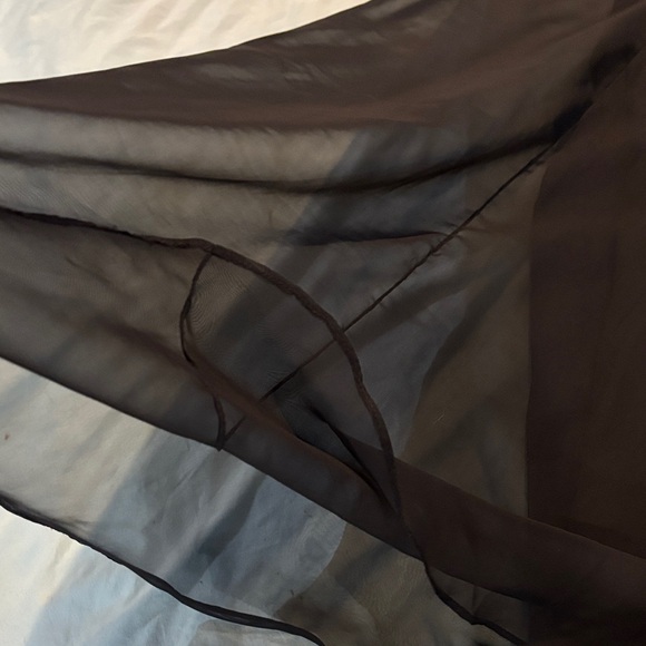 Chic Black Maxi Skirt - Picture 4 of 6